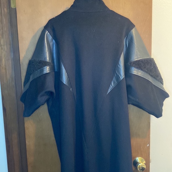 Vintage Black 3/4 sleeve coat - Picture 7 of 8